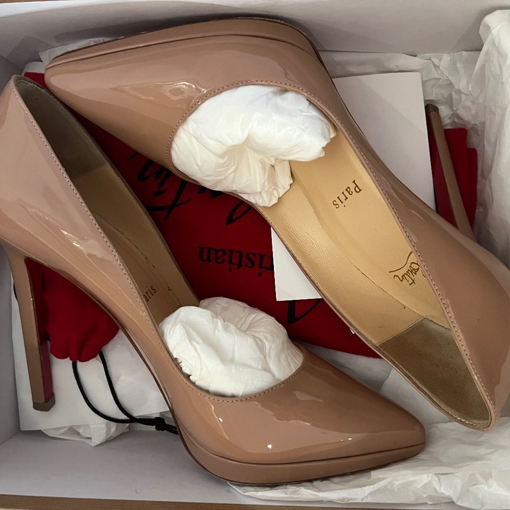 Christian Louboutin Nude 36.5